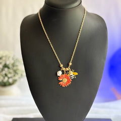 Daisy & Bee Pendant Necklace | Premium 18K Gold Plated, Waterproof & Anti-Tarnish