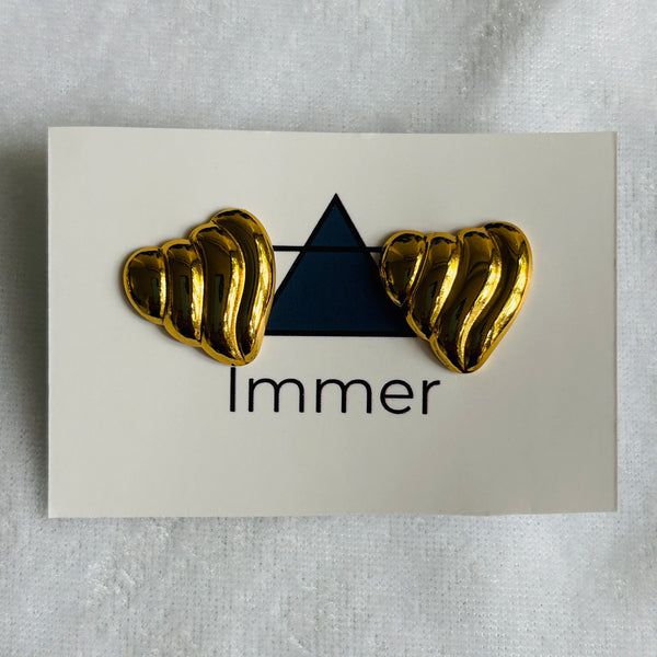 Wave Heart Stud Earrings – Smooth Lines with a Playful Edge